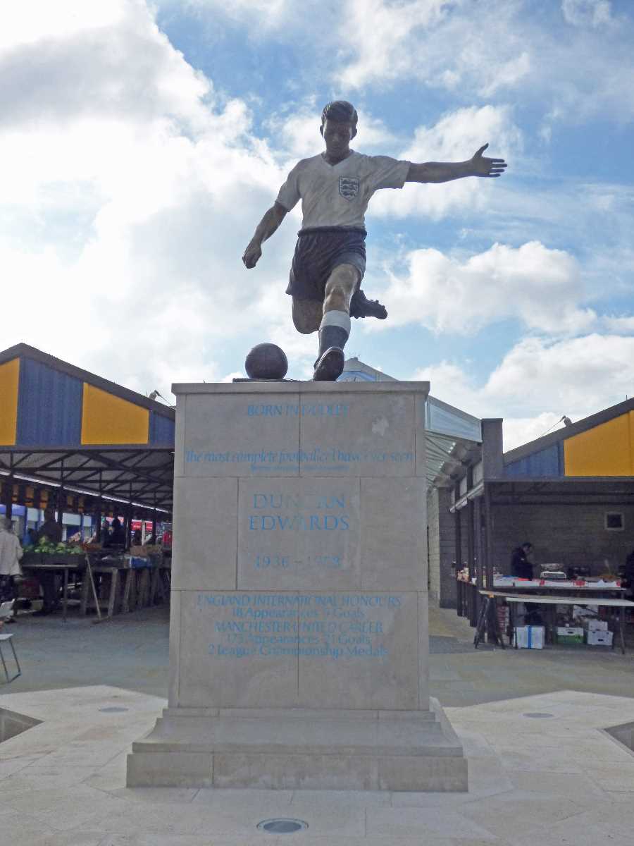 Statue of Duncan Edwards - A Dudley & West Midlands Gem!